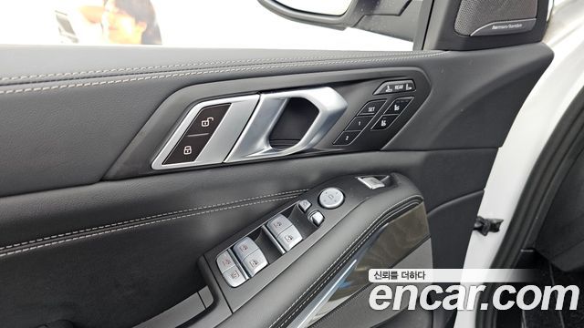BMW X7 (G07) xDrive 40i Design Pure Excellence 7-Seater 2024 — фото 30