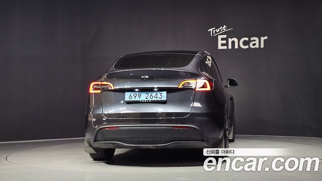 Tesla Model Y RWD 2025 — фото 4
