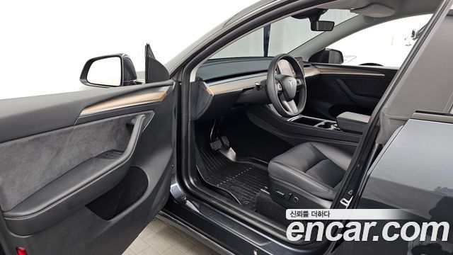 Tesla Model Y RWD 2025 — фото 10