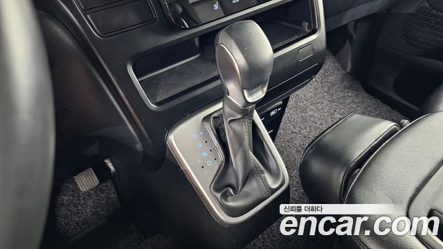 Hyundai Staria Tourer 11-Seater Modern 2023 — фото 9