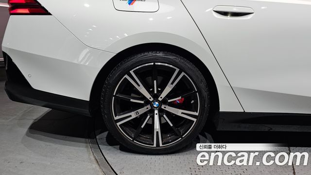 BMW 5 Series (G60) 530i xDrive M Sport Pro Special Edition 2025 — фото 5