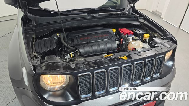 Jeep Renegade 2.4 Longitude 2019 — фото 6