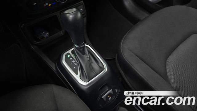 Jeep Renegade 2.4 Longitude 2019 — фото 9