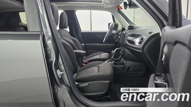 Jeep Renegade 2.4 Longitude 2019 — фото 11