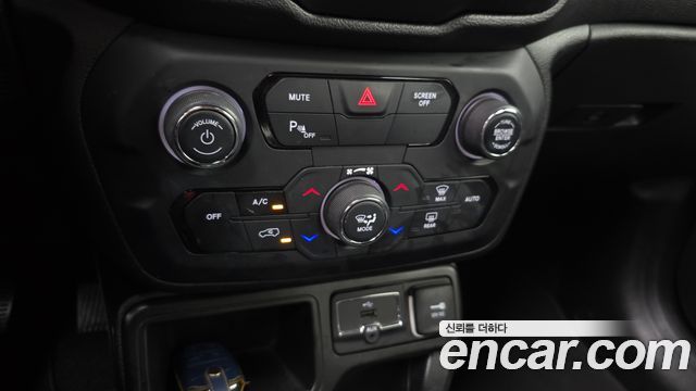 Jeep Renegade 2.4 Longitude 2019 — фото 17