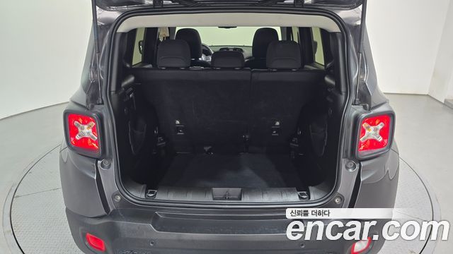 Jeep Renegade 2.4 Longitude 2019 — фото 20