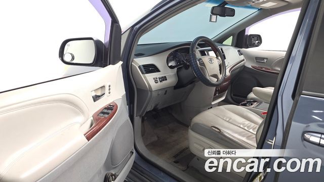 Toyota Sienna 3.5 AWD 2014 — фото 10