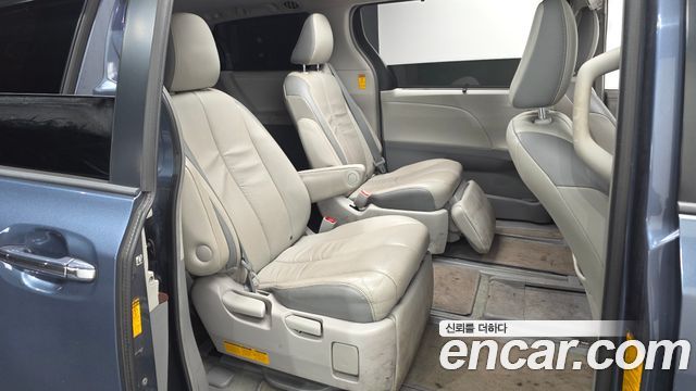 Toyota Sienna 3.5 AWD 2014 — фото 11