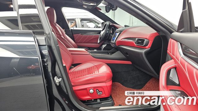 Maserati Levante 3.8 GTS AWD 2019 — фото 11
