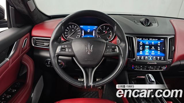 Maserati Levante 3.8 GTS AWD 2019 — фото 13