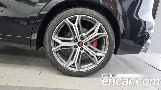 Maserati Levante 3.8 GTS AWD 2019 — фото 21