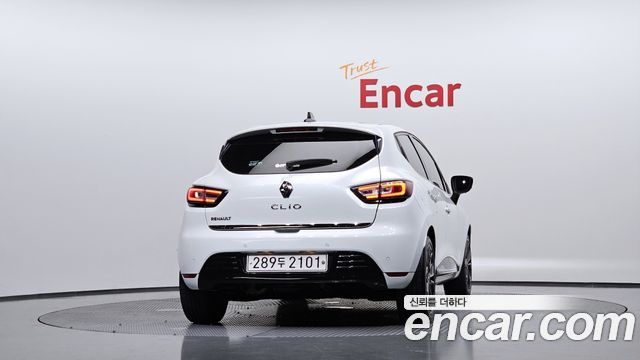 Renault Korea Clio Intens Panoramic 2019 — фото 4