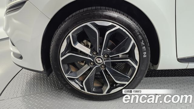 Renault Korea Clio Intens Panoramic 2019 — фото 5