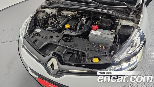 Renault Korea Clio Intens Panoramic 2019 — фото 6