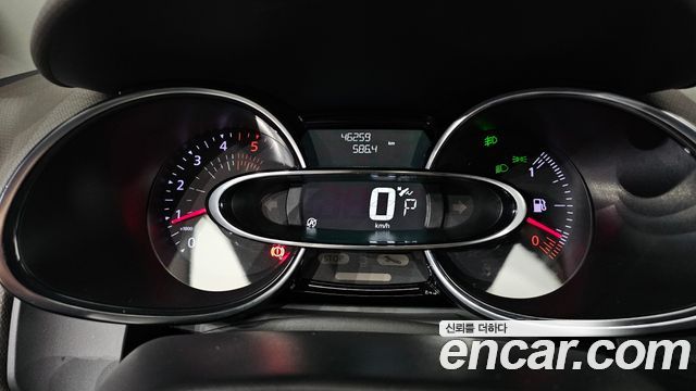 Renault Korea Clio Intens Panoramic 2019 — фото 8