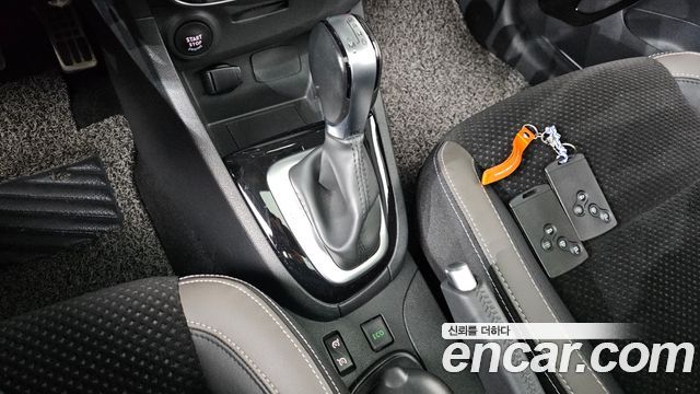 Renault Korea Clio Intens Panoramic 2019 — фото 9