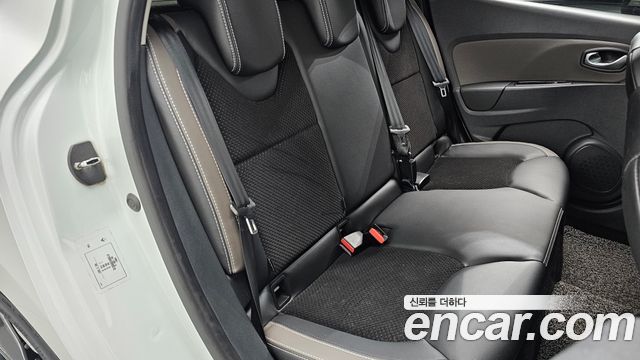 Renault Korea Clio Intens Panoramic 2019 — фото 15