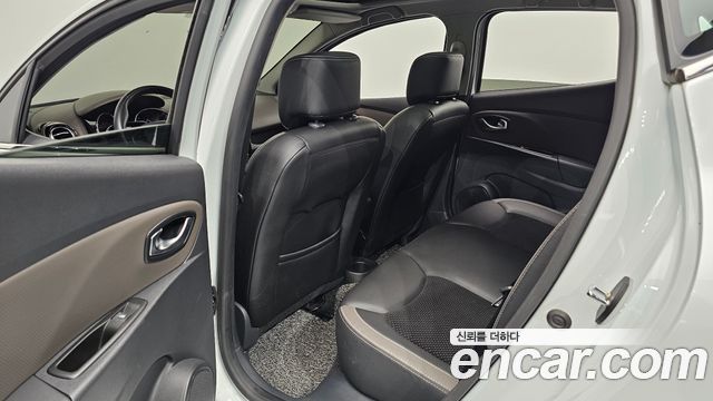 Renault Korea Clio Intens Panoramic 2019 — фото 16