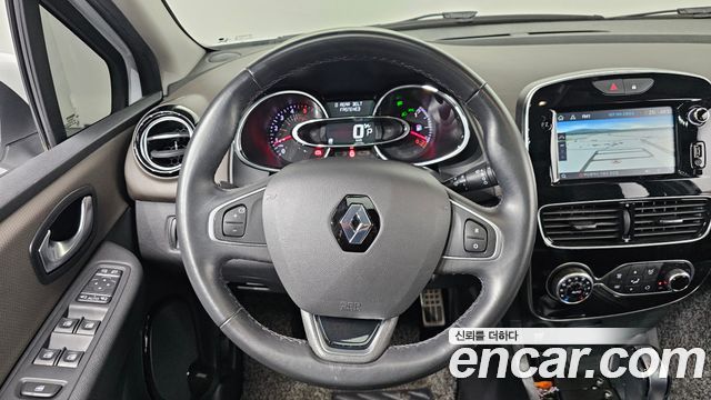 Renault Korea Clio Intens Panoramic 2019 — фото 17