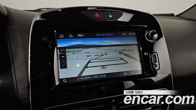 Renault Korea Clio Intens Panoramic 2019 — фото 19