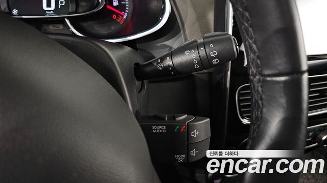 Renault Korea Clio Intens Panoramic 2019 — фото 24