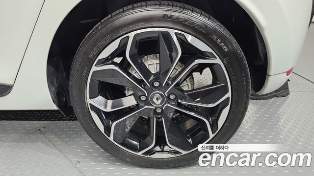 Renault Korea Clio Intens Panoramic 2019 — фото 27