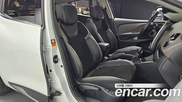 Renault Korea Clio Intens Panoramic 2019 — фото 32