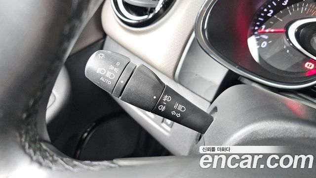 Renault Korea Clio Intens Panoramic 2019 — фото 34