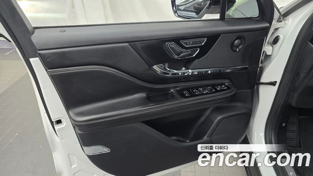 Lincoln Corsair 2.0 Reserve AWD 2020 — фото 24