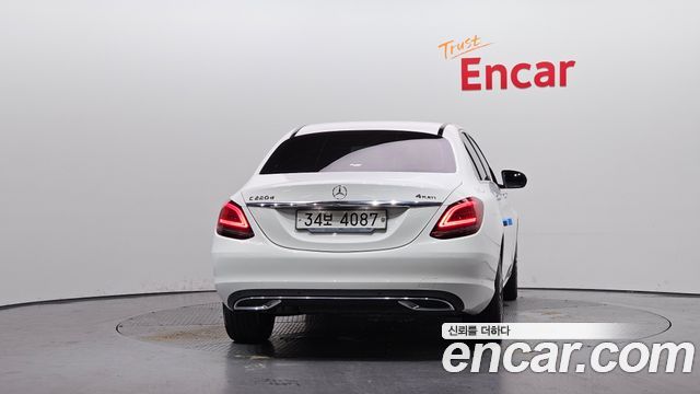 Mercedes-Benz C-Class (W205) C220 d 4MATIC Exclusive 2019 — фото 4
