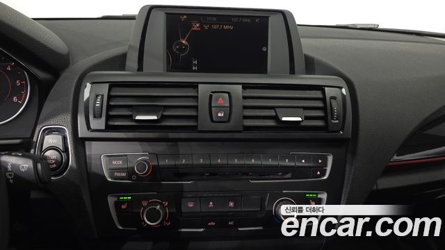 BMW 1 Series (F20) 118d Sport 5Door 2015 — фото 16