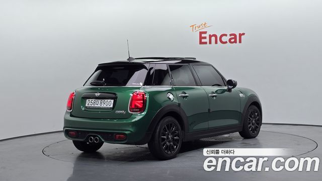 MINI Cooper S 5Door Standard 3rd 2020 — фото 2
