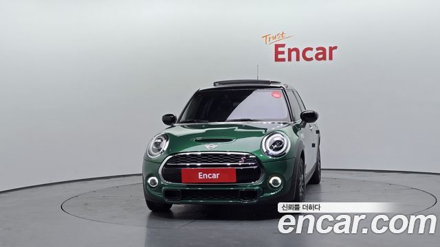 MINI Cooper S 5Door Standard 3rd 2020 — фото 3