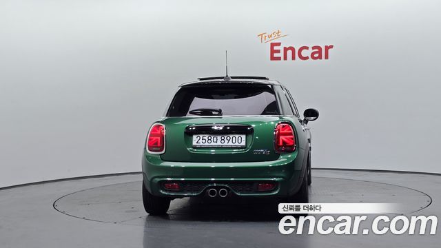 MINI Cooper S 5Door Standard 3rd 2020 — фото 4