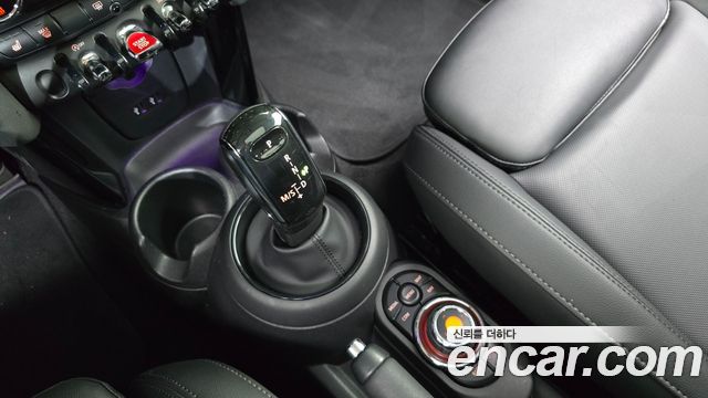 MINI Cooper S 5Door Standard 3rd 2020 — фото 9