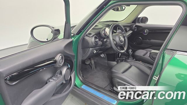 MINI Cooper S 5Door Standard 3rd 2020 — фото 10