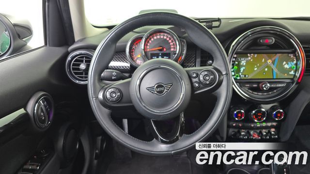 MINI Cooper S 5Door Standard 3rd 2020 — фото 12