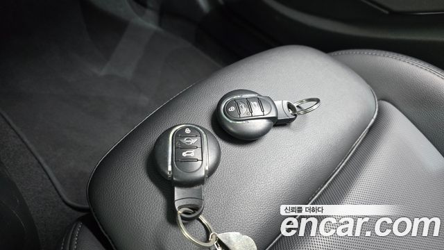 MINI Cooper S 5Door Standard 3rd 2020 — фото 14