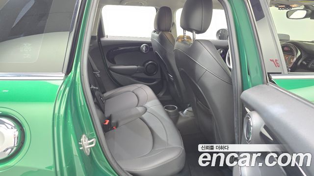 MINI Cooper S 5Door Standard 3rd 2020 — фото 18