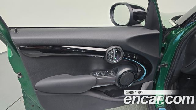 MINI Cooper S 5Door Standard 3rd 2020 — фото 24
