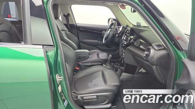 MINI Cooper S 5Door Standard 3rd 2020 — фото 26