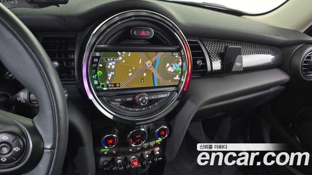 MINI Cooper S 5Door Standard 3rd 2020 — фото 32