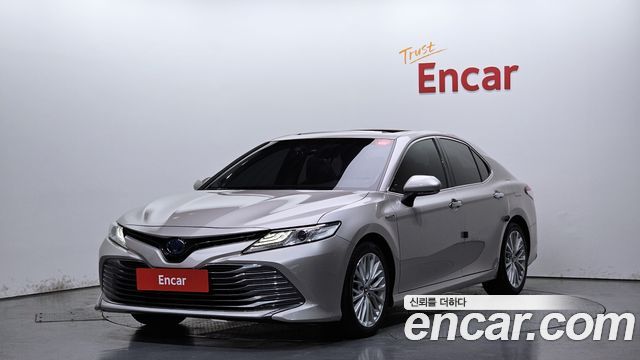 Toyota Camry (XV70) 2.5 XLE Hybrid 2019 — фото 1