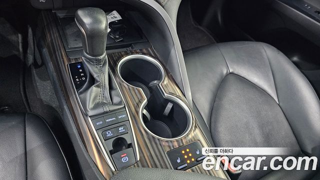 Toyota Camry (XV70) 2.5 XLE Hybrid 2019 — фото 9
