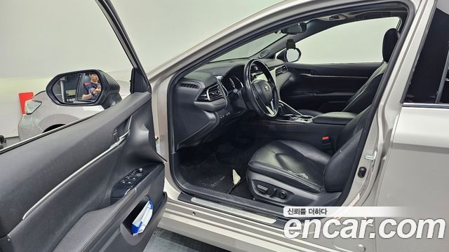 Toyota Camry (XV70) 2.5 XLE Hybrid 2019 — фото 10
