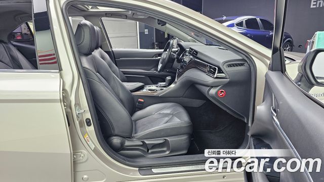Toyota Camry (XV70) 2.5 XLE Hybrid 2019 — фото 11