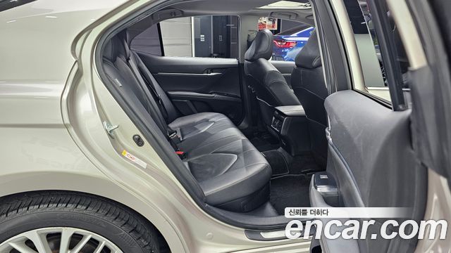Toyota Camry (XV70) 2.5 XLE Hybrid 2019 — фото 12