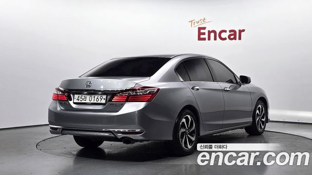 Honda Accord 2.4 9th 2017 — фото 2
