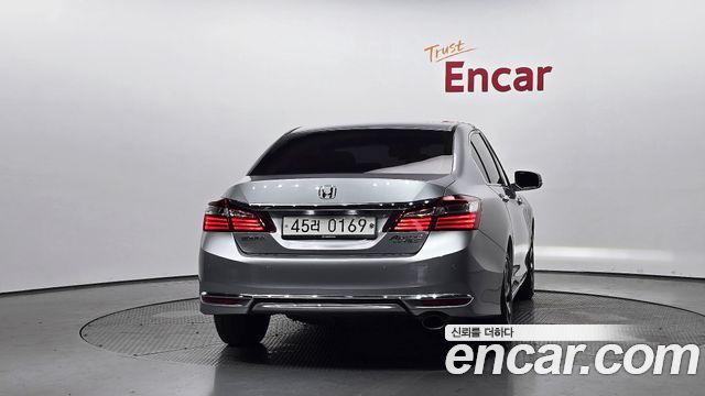 Honda Accord 2.4 9th 2017 — фото 4