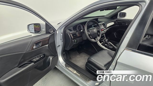 Honda Accord 2.4 9th 2017 — фото 15